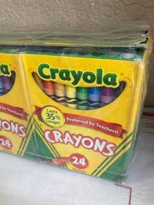 lot 125 image: Crayola Crayons