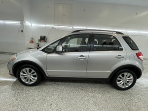 lot 13A image: 2013 Suzuki SX4 Crossover Premium - 1 OWNER - AWD