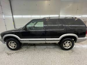 lot 18AA image: 1997 Chevrolet Blazer  - 4X4