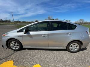 lot 2 image: 2011 Toyota Prius TWO - 2 OWNERS