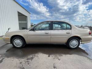 lot 9C image: 2005 Chevrolet Classic Fleet