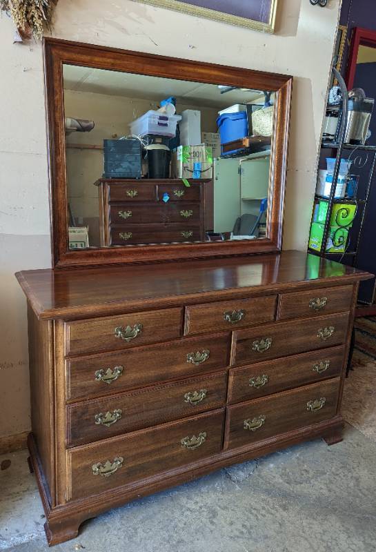 Vintage Maple Dresser with Mirror for Sale in Plymouth, MN | Online Auction | K-BID Vintage Maple Dresser with Mirror for Sale in Plymouth, MN | Online Auction | K-BID