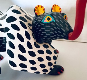 lot 51 image: Signed Oaxacan Anteater Figurine Wood Carving by Moises Jimenez
