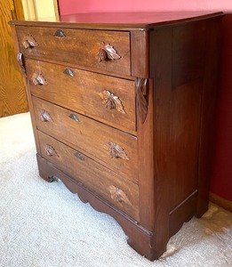 lot 56 image: Vintage 4 Drawer Dresser
