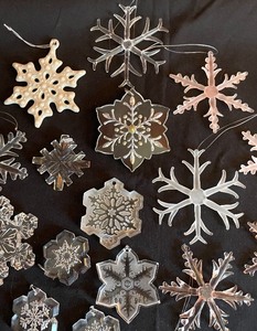 lot 78 image: Gorgeous Glass and Crystal Snowflake Ornaments