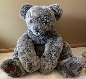 lot 83 image: Bears and Bunnies and More