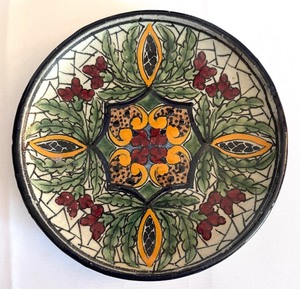 lot 85 image: Three Decorative Pottery Pieces by Talavera