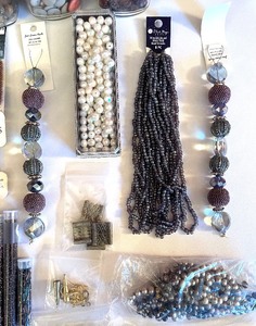 lot 153 image: Pretty Beads and Pendants