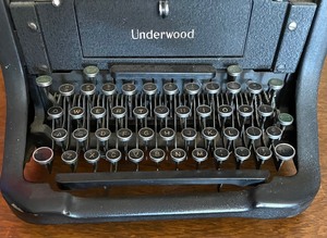 lot 223 image: Vintage Underwood Typewriter