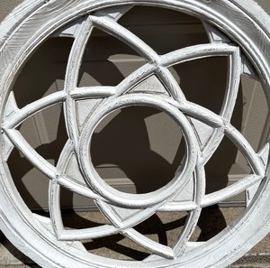 lot 257 image: Delightful Distressed White Wooden Decor