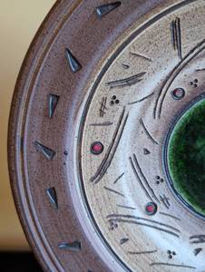 lot 22 image: Beautiful Ceramic Dish with Glass Center