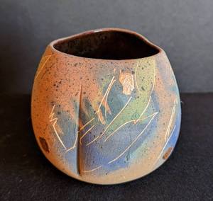 lot 33 image: Small Raku Bowl by Laura Ross
