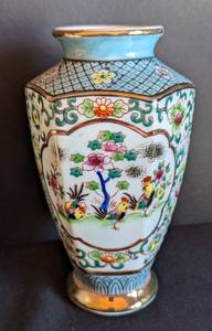 lot 34 image: Vintage Japanese Teapot and Vases