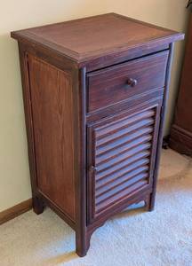 lot 40 image: Wood Side Table