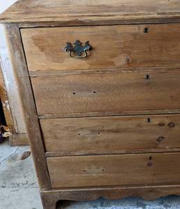 lot 120 image: Antique Pine Dresser