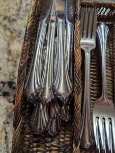 lot 131 image: Oneida Flatware Set