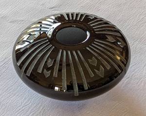 lot 148 image: Small Artisan Crafted Etched Art Glass Bowl