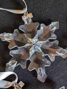 lot 254 image: Swarovski Crystal Snowflake Ornaments