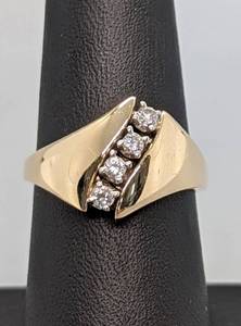lot 245C image: 14k Gold and Diamond Ring