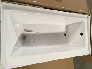 Delta Bathtub  Customer Returns See Pictures