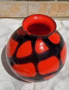 lot 21 image: Vintage Kralik Bohemian Czech Tango Orange Web Bulb Art Glass Vase