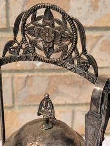 lot 52 image: Victorian Diamond Pattern Pickle Jar Caster