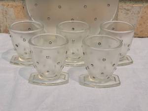 lot 64 image: Vintage Czech Art Deco Polka Dot Decanter and Cordial Glass Set