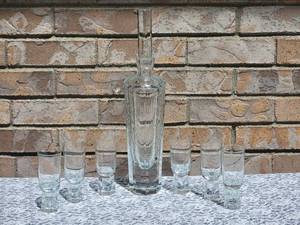 lot 130 image: Mod Crystal Decanter and Cordial Glass Barware Service