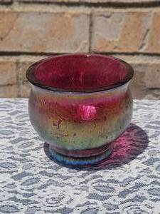 lot 140 image: Irridescent Purple Splash Art Glass Vase