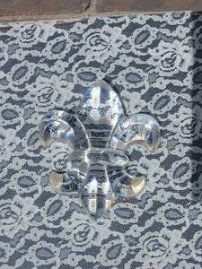 lot 143 image: Baccarat France Fleur de Lis Figurine Paperweight  Clear