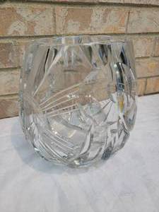 lot 70 image: Signed Petrov Cut Crystal Vase 27350