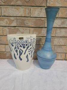 lot 72 image: Royal Haeger Vintage Vase Collection  #4038 and Woodland