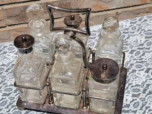 lot 120 image: English Silver Plated 6 Piece Cruet Caster Set