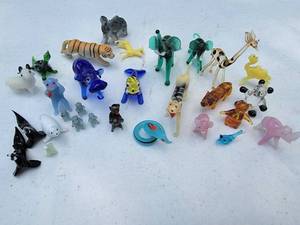 lot 122 image: Petite Murano Art Glass Animal Menagerie  Exotic Animal Theme