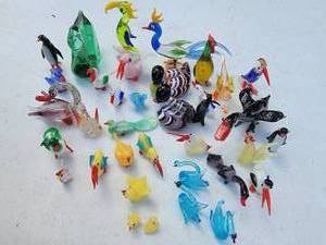 lot 123 image: Petite Murano Art Glass Animal Menagerie  Bird Theme