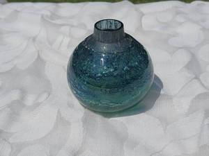 lot 80 image: Benny Motzfeldt for Randsfjordglass Art Glass Bud Vase