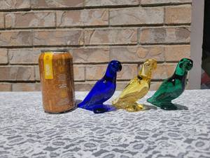 lot 95 image: Baccarat France Parrot Figurine Paperweight  Yellow