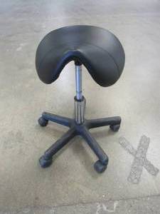 lot 405 image: Saddle Swivel Salon Chair in Black