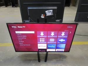 TCL 40S325 40 Inch 1080p Smart LED Roku TV (SCRATCH A TOP OF SCREEN)