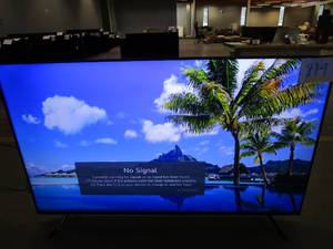 LG 65 Class 4K UHD Smart LED TV - 65UQ7570PUJ(LEFT CORNER REPAIRED, CUT IN BOTTOM CENTER)