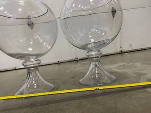 lot 8 image: Lot of 2 Large  Glass Cups