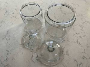 lot 11 image: Lot of 2 glass jars