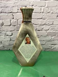lot 50 image: Jim Beam RAINBOW TROUT Fish by James Lockhart Decanter