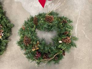 lot 93 image: Lot of Christmas Items