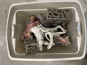 lot 127 image: Lot of Aquarium Ornaments