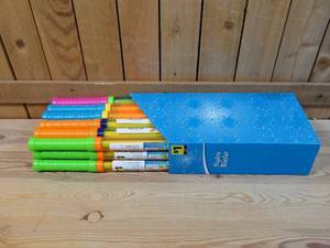 lot 91 image: Case of Hydro Blasters (18 count)