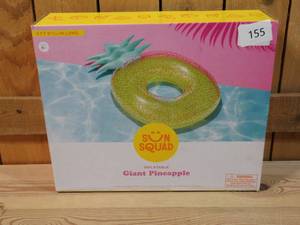 lot 155 image: Sun Squad Inflatable Giant Pineapple