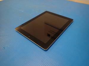 iPad 4th Gen A1460  16GB storage  carrier status unlocked  includes charger
