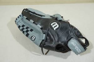 lot 27 image: Wilson 14 Adult Slowpitch Softball Glove