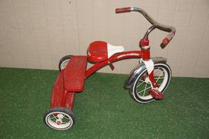 lot 32 image: Retro Radio Flyer Tricycle